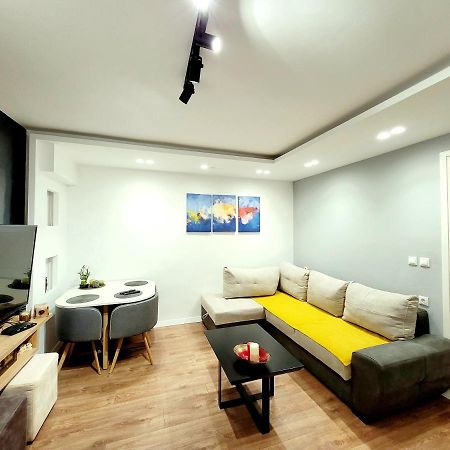 Loi Apartment Sarande Luaran gambar