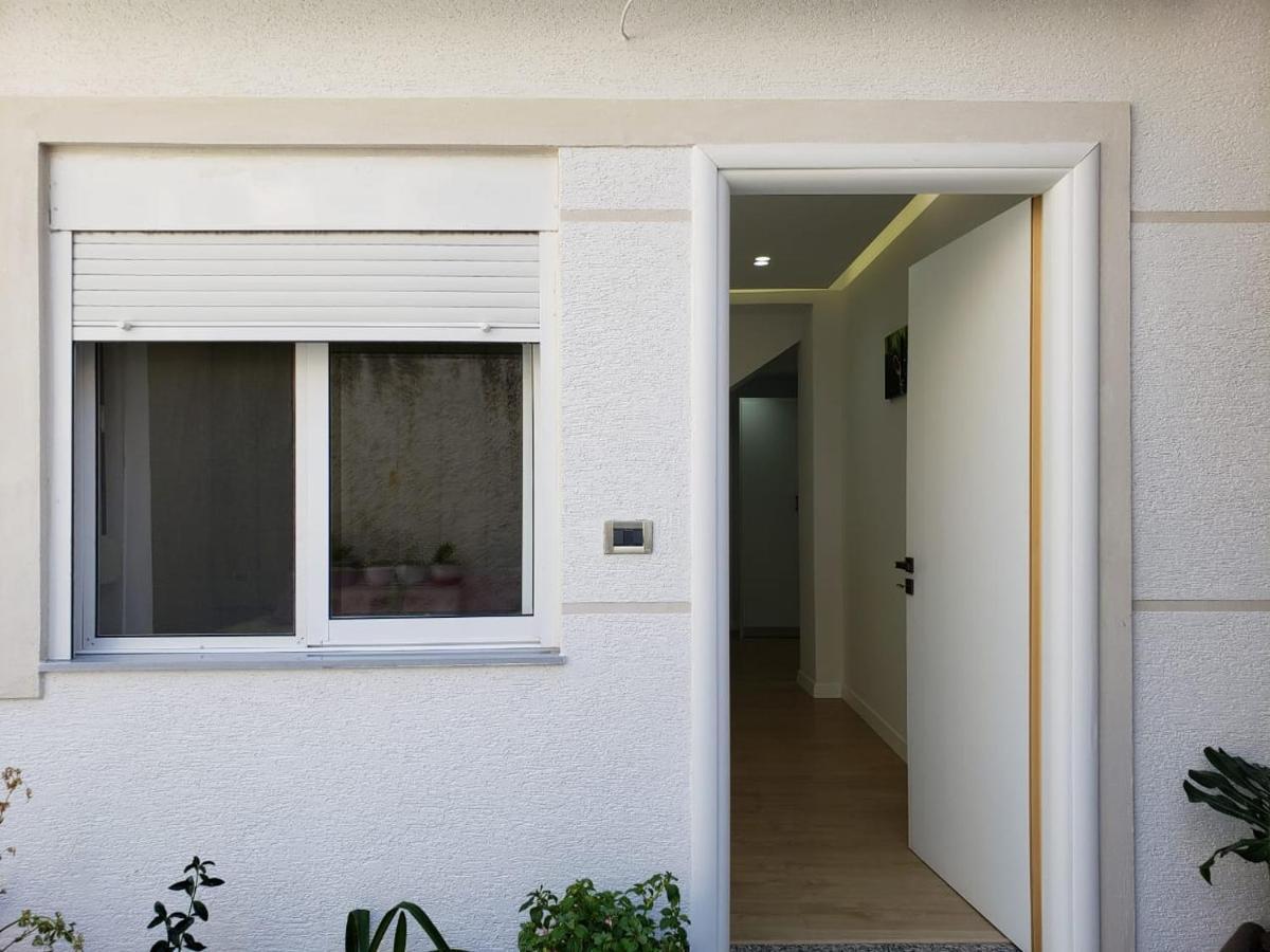 Loi Apartment Sarande Luaran gambar