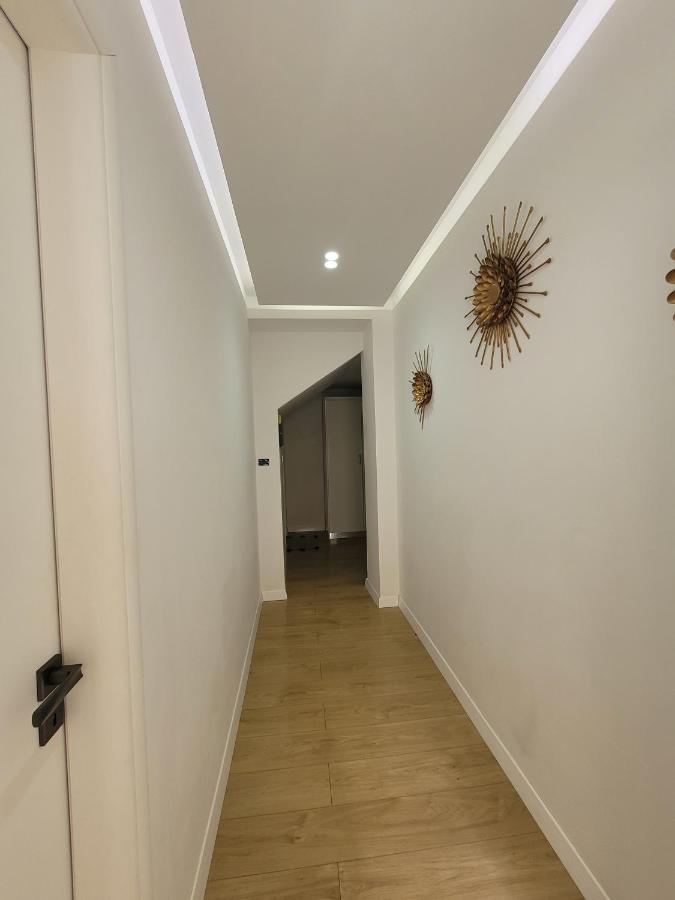 Loi Apartment Sarande Luaran gambar