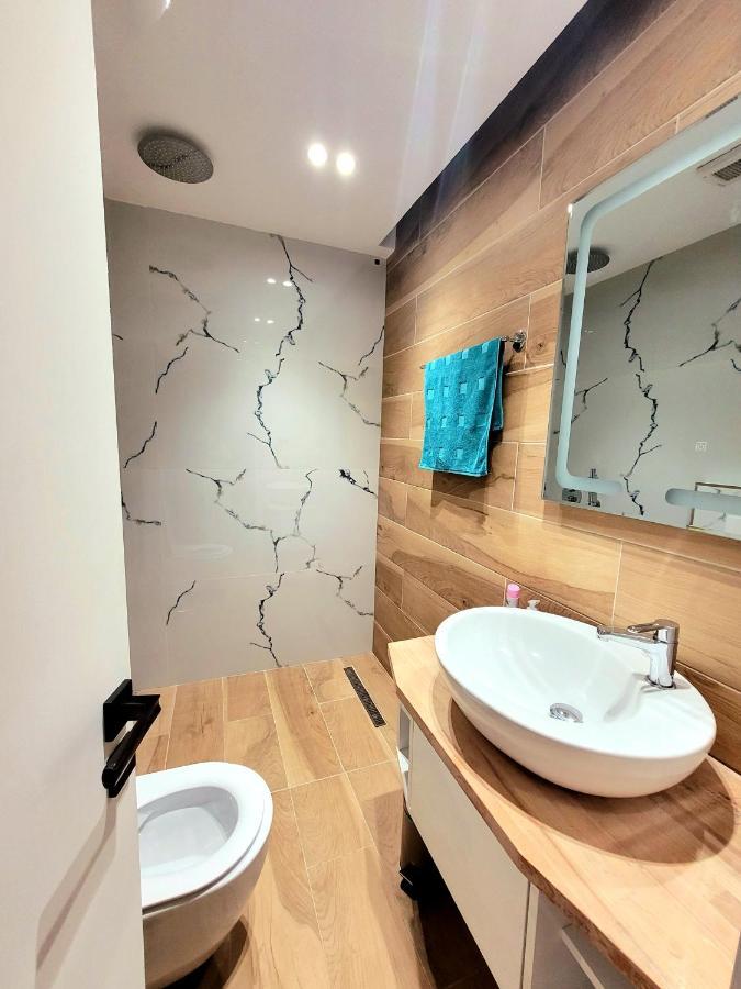 Loi Apartment Sarande Luaran gambar