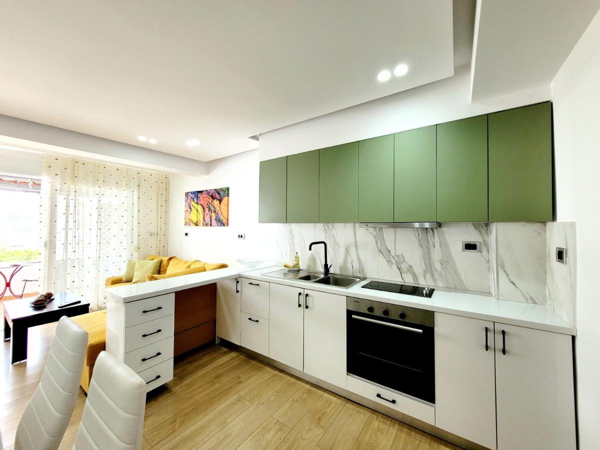 Loi Apartment Sarande Luaran gambar