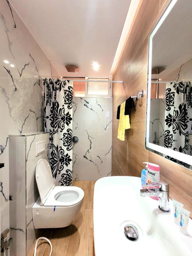 Loi Apartment Sarande Luaran gambar