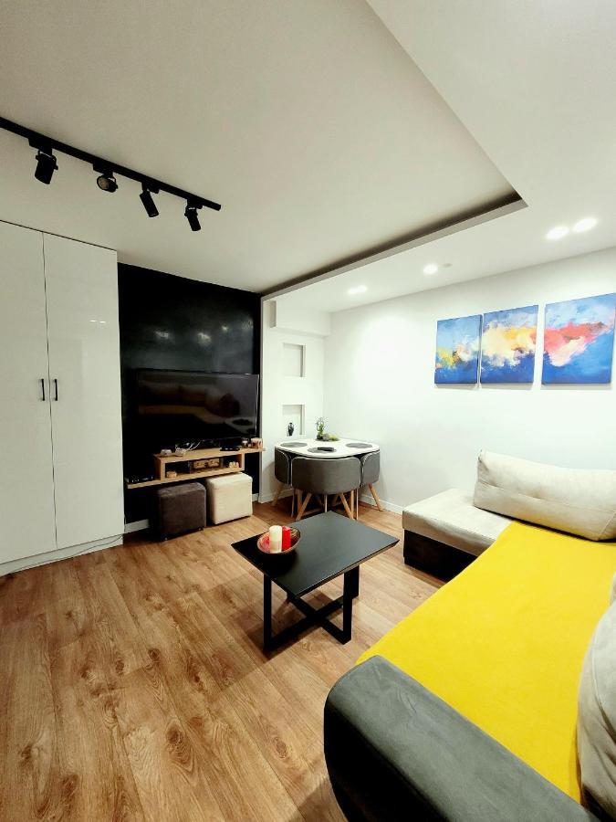 Loi Apartment Sarande Luaran gambar