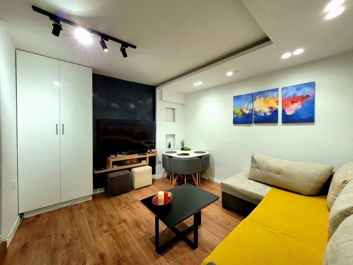 Loi Apartment Sarande Luaran gambar