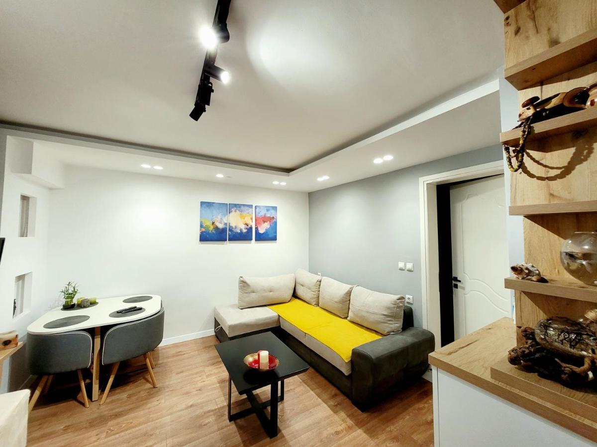 Loi Apartment Sarande Luaran gambar