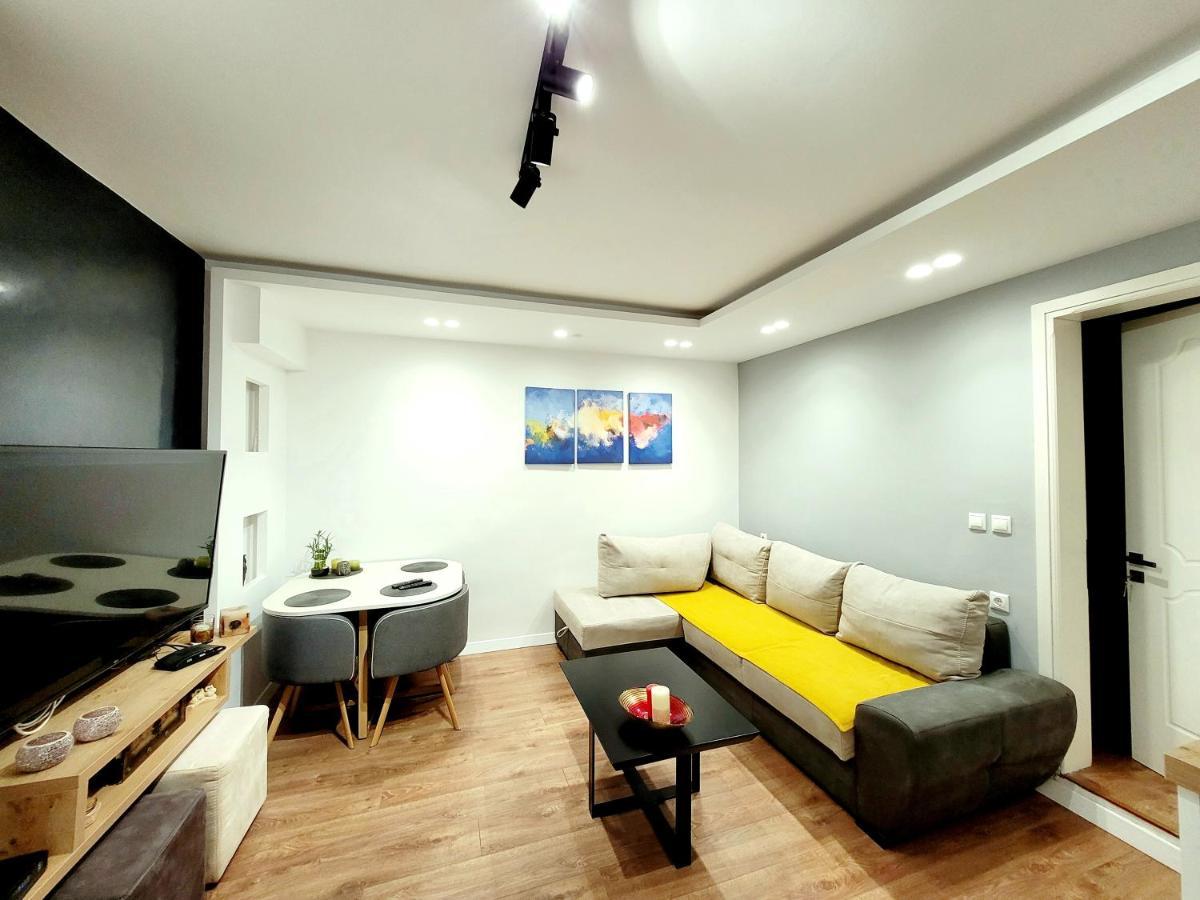 Loi Apartment Sarande Luaran gambar