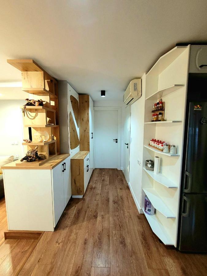 Loi Apartment Sarande Luaran gambar