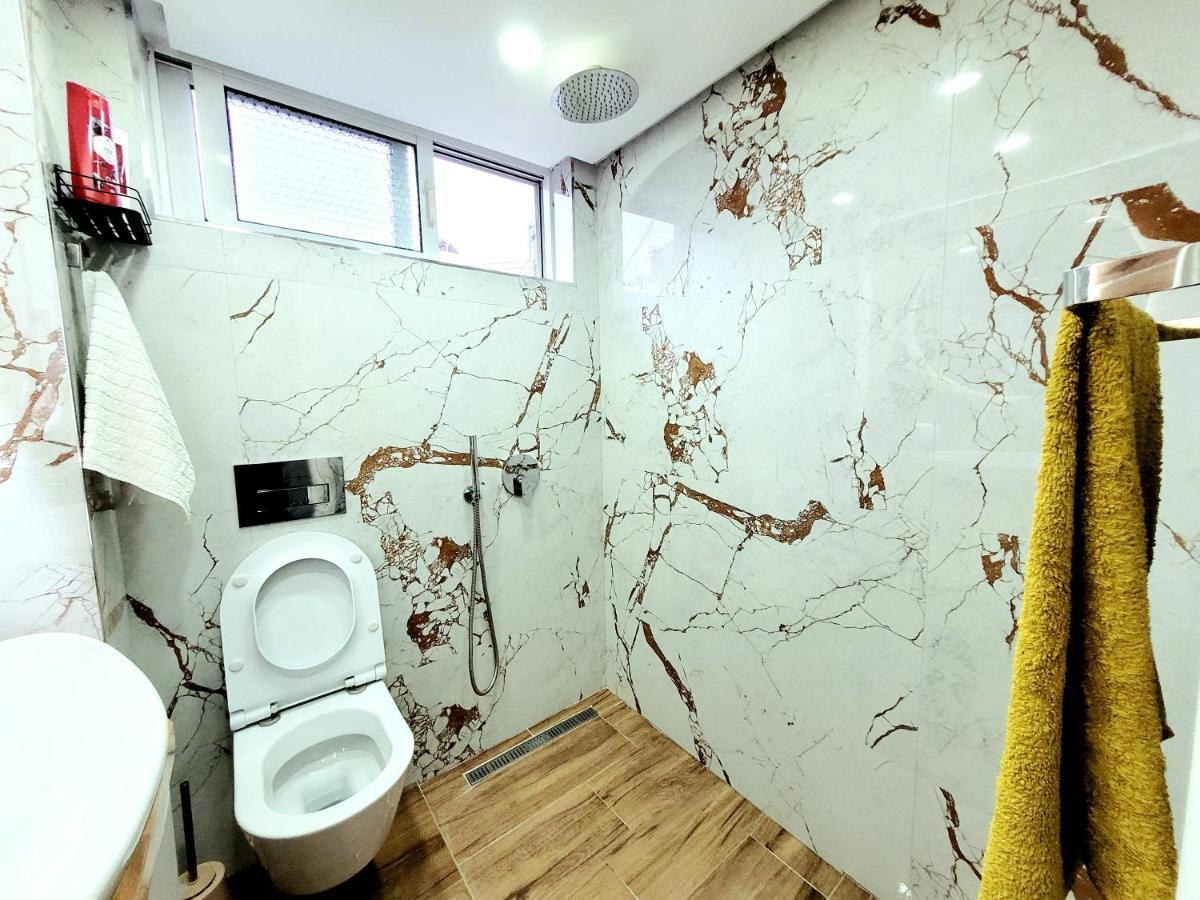 Loi Apartment Sarande Luaran gambar